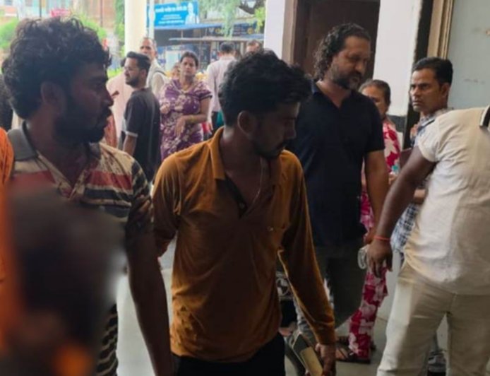 छतरपुर में कथित गोलीकांड से मचा हड़कंप: बागेश्वर धाम के धीरेंद्र कृष्ण शास्त्री के भाई शालिग्राम गर्ग पर किसान को गोली मारने का आरोप, पुलिस ने शुरू की बहुस्तरीय जांच