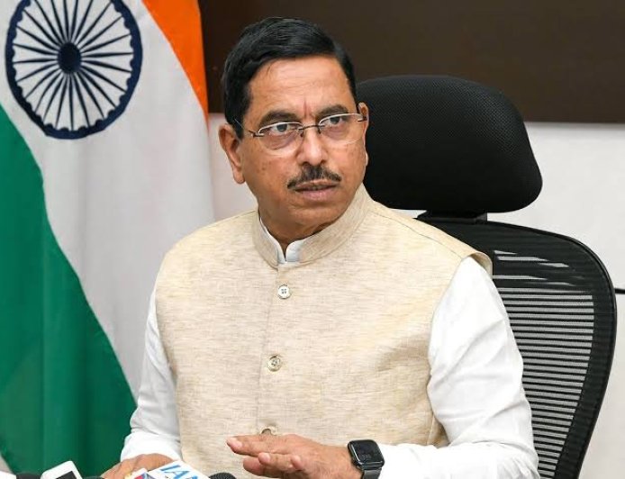 धर्मेंद्र प्रधान के इस्तीफे के बाद प्रह्लाद जोशी को शिक्षा मंत्रालय की कमान, NEET आंदोलन खत्म होने के बाद बड़ा बदलाव