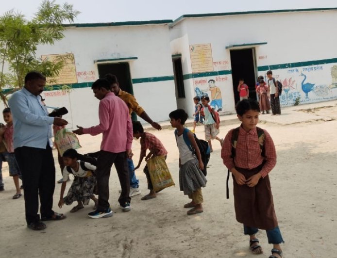 UP में प्राथमिक स्कूल बंद नहीं होंगे, कम नामांकन वाले विद्यालयों का होगा विलय: सरकार