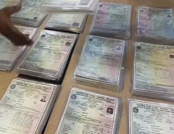 इंदौर में नौकरी के नाम पर ठगी का मामला: आरोपी से बरामद 313 ओरिजनल मार्कशीट लौटाने की तैयारी, पुलिस ने शुरू किया छात्रों का सत्यापन