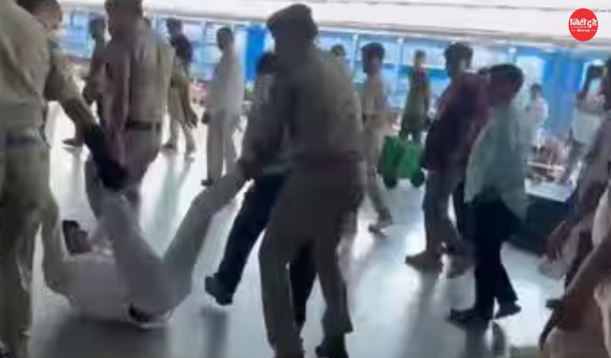आगरा कैंट स्टेशन पर RPF का बवाल: DSS अधिकारी को 300 मीटर घसीटकर थाने ले गए जवान, मारपीट का वीडियो वायरल; 4 RPF कर्मी सस्पेंड