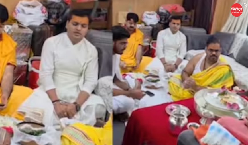 चलती ट्रेन में पूजा का वीडियो वायरल: रेलवे ने दी सफाई, बताया- ₹3 लाख से ज्यादा देकर बुक कराया गया था प्राइवेट सैलून कोच