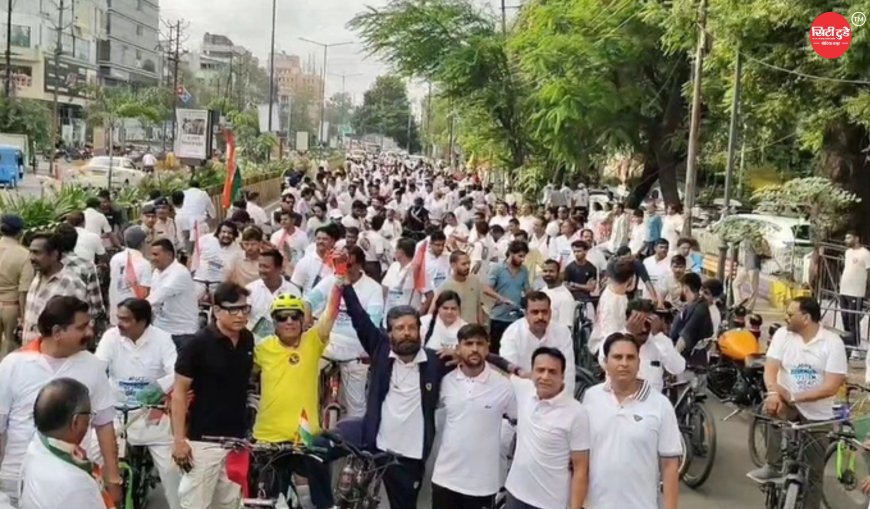 इंदौर से भोपाल तक कांग्रेस की साइक्लोथॉन: पेपर लीक और बेरोजगारी के खिलाफ सड़क पर उतरे जीतू पटवारी, बोले- 'मगरमच्छ की मोटी चमड़ी वाली है मोदी सरकार'