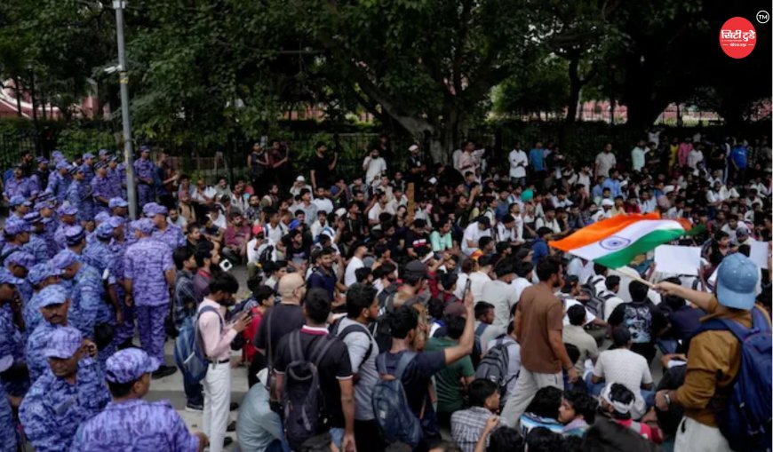 जंतर-मंतर पर संसद मार्च के दौरान बवाल: प्रदर्शनकारियों पर लाठीचार्ज के दावे, बैरिकेडिंग तोड़ संसद मार्ग की ओर बढ़ी भीड़; पुलिस ने हिंसा से किया इनकार