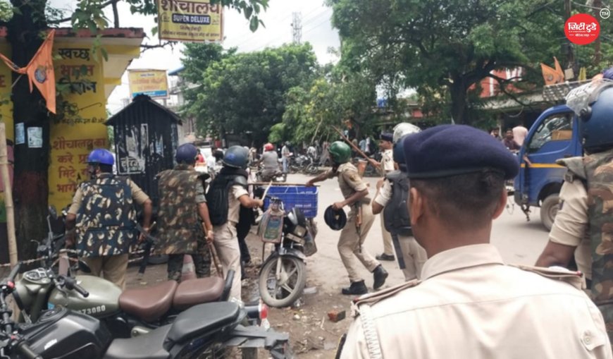 कटिहार में छात्रों का प्रदर्शन उग्र, DM कार्यालय घेराव के दौरान पुलिस ने किया हल्का लाठीचार्ज