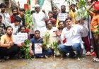 भोपाल में कांग्रेस का अनोखा प्रदर्शन, गड्ढों में लगाए ‘बेशर्म’ के पौधे; महापौर की फोटो लेकर जताया विरोध
