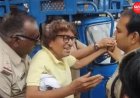 रतलाम में 208 EWS फ्लैट खाली कराने पर हंगामा, पूर्व विधायक पारस सकलेचा और निगम कमिश्नर में बहस; कार्रवाई के विरोध में सड़क पर लेटे