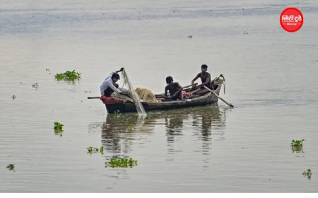 यूपी में बारिश का कहर, हाईवे पर बहा पानी; 75 जिलों में अलर्ट