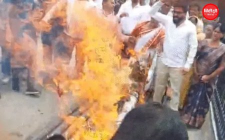 भोपाल मास्टर प्लान विवाद: कांग्रेस ने नगर निगम मुख्यालय घेरा, पुतला फूंका; पीसी शर्मा बोले- 25 साल से शहर नियोजन के इंतजार में