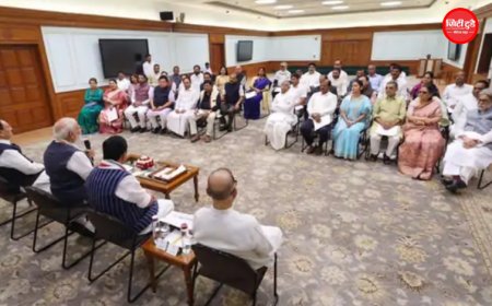 पीएम मोदी ने TMC और उद्धव गुट के बागी सांसदों से की मुलाकात: NDA सांसदों के साथ ब्रेकफास्ट मीटिंग में बोले- “चिंता मत कीजिए, हम आपके साथ हैं”