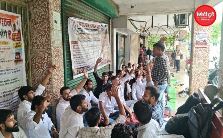 नर्सिंग छात्रों का प्रदर्शन: रिजल्ट, डिग्री और रजिस्ट्रेशन की मांग को लेकर काउंसिल के सामने धरना