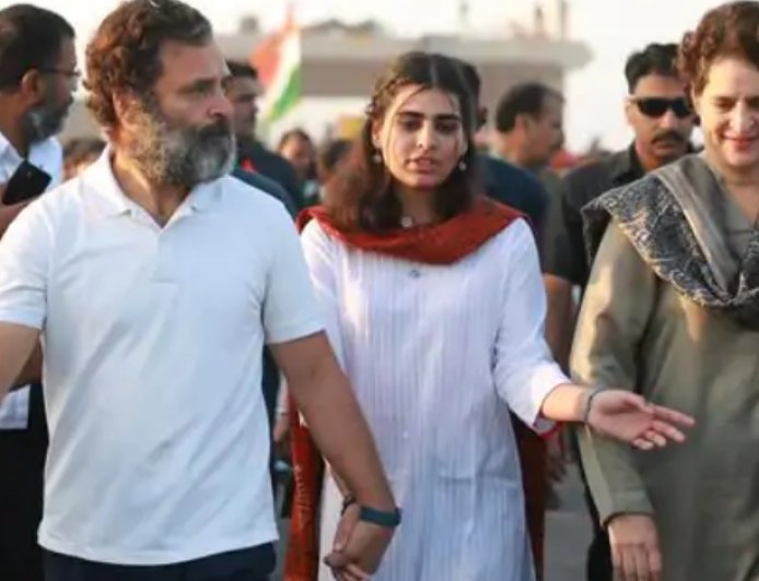 राहुल गांधी प्रयागराज पहुंचे, छात्रों से करेंगे संवाद: ‘छात्रों की गूंज’ कार्यक्रम में बेरोजगारी और परीक्षा मुद्दों पर सरकार को घेरने की तैयारी