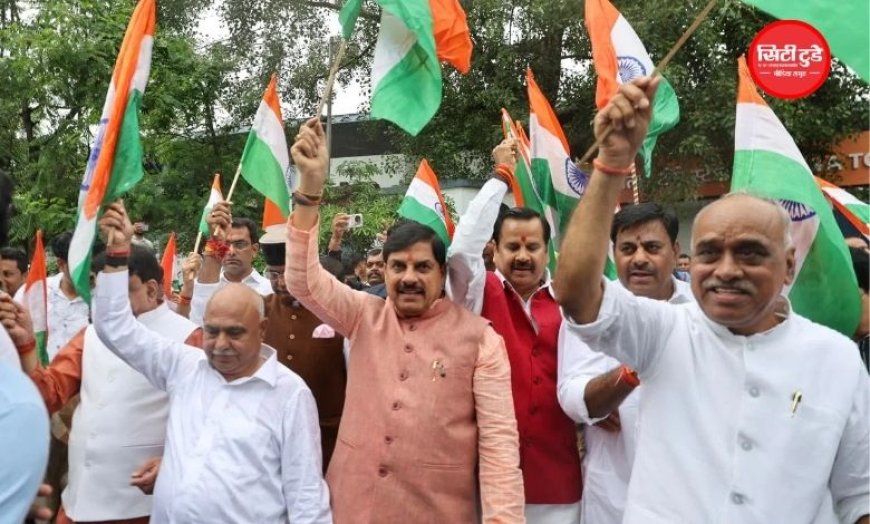 भोपाल में CM मोहन यादव ने निकाली तिरंगा यात्रा: बाइक पर हाथ में तिरंगा लेकर हुए शामिल; ‘हर घर तिरंगा’ अभियान की शुरुआत