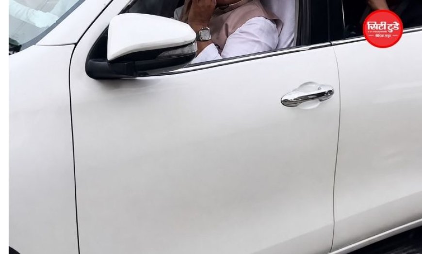 मध्यप्रदेश की सड़कों पर गड्ढों की भरमार, टीकमगढ़ में जनता ने CM से कहा- “साहब, जरा गड्ढा देख लीजिए”