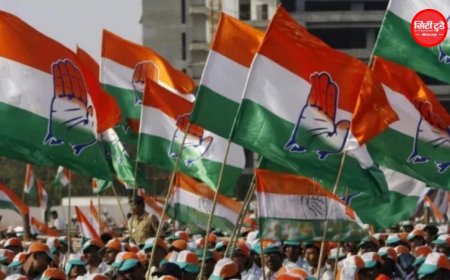 राहुल गांधी पर FIR के विरोध में कांग्रेस का मौन उपवास, गांधी प्रतिमा के नीचे दो घंटे बैठे नेता