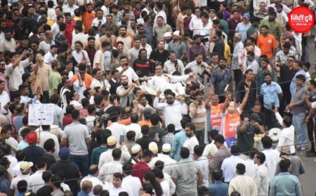 भोपाल में सीलिंग कार्रवाई के विरोध में व्यापारियों का प्रदर्शन, कोलार बाजार बंद; निकाली प्रतीकात्मक शवयात्रा