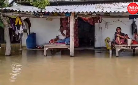 यूपी में बाढ़ का कहर: घाघरा में समाए घर और पेड़, बाराबंकी में नदी में लटकी मस्जिद; 60 जिलों में बारिश का अलर्ट