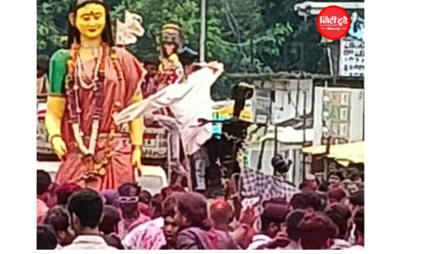 भिवापुर में निकली पारंपरिक मारबत शोभायात्रा, ‘इडा-पीडा रोगराई घेऊन जागे’ के नारों से गूंजा शहर