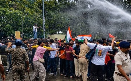 पटना में शिक्षक-कर्मचारियों का लोकभवन मार्च, कई हिरासत में