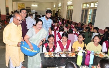 रायसेन में 450 कन्याओं का पूजन और सामूहिक भोज:आनंदम ग्रुप कन्या शिक्षा परिसर में 10 साल से कर रहा आयोजन, प्रशासनिक अधिकारियों ने की सराहना