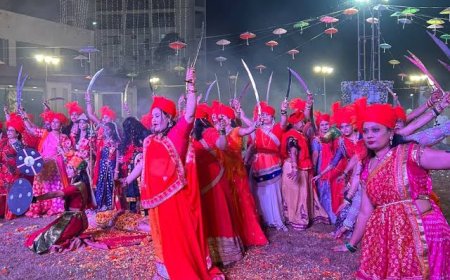 नर्मदापुरम में तलवारें थामकर मातृशक्तियों ने किया शौर्य महारास, मंत्री निर्मला बोलीं—महिलाओं को मिले समान अवसर