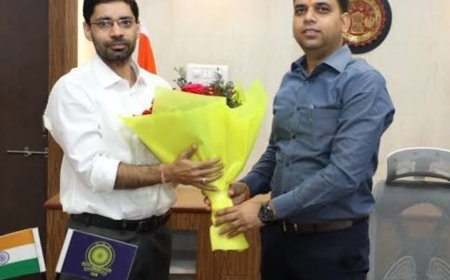 नर्मदापुरम के नए कलेक्टर आशीष वशिष्ठ ने संभाला पदभार, अवैध गतिविधियों पर सख्ती के निर्देश