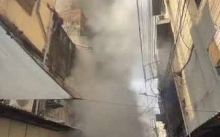 900 दुकानों के बीच सुलग रही भटि्टयां, NOC नहीं:भोपाल के न्यू मार्केट में खतरे के बीच छोले-भटूरे खा रहे लोग; 50 फीट में 3 दुकानें