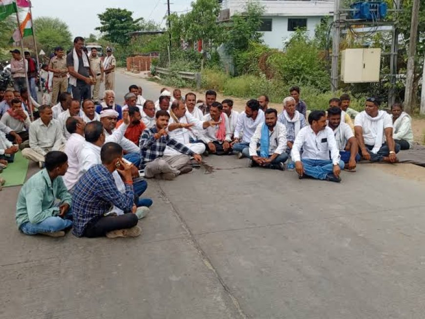 नर्मदापुरम में बिजली कटौती पर किसानों का धरना, फसल सूखने से नाराज ग्रामीणों ने बिजली कंपनी के खिलाफ खोला मोर्चा