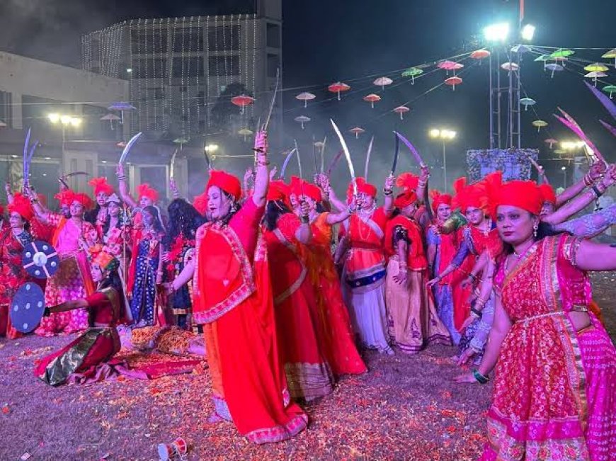 नर्मदापुरम में तलवारें थामकर मातृशक्तियों ने किया शौर्य महारास, मंत्री निर्मला बोलीं—महिलाओं को मिले समान अवसर