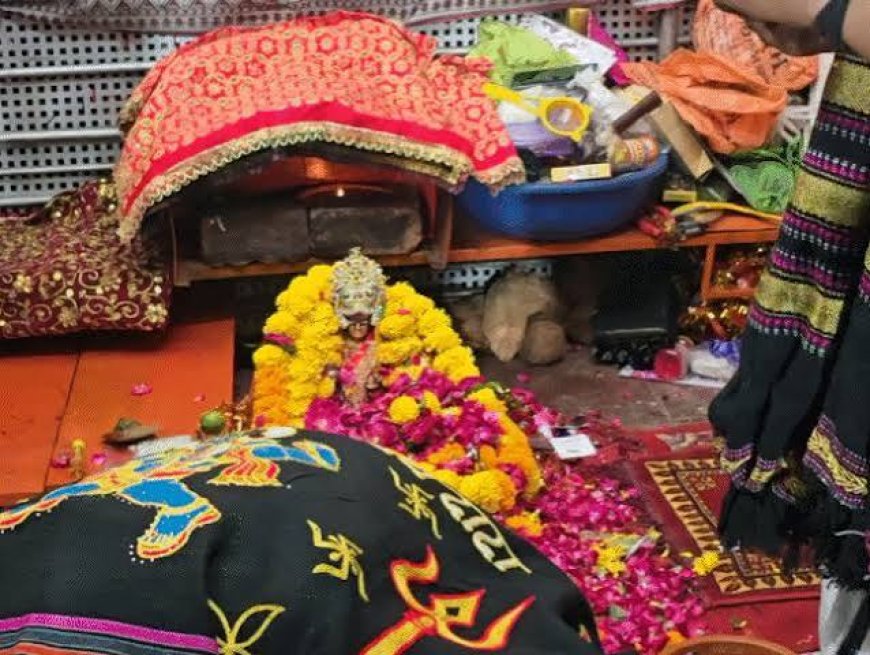 उज्जैन के सती माता मंदिर में शत्रुनाश साधना की चर्चा, पेड़ों पर लटकती हैं लोगों की तस्वीरें